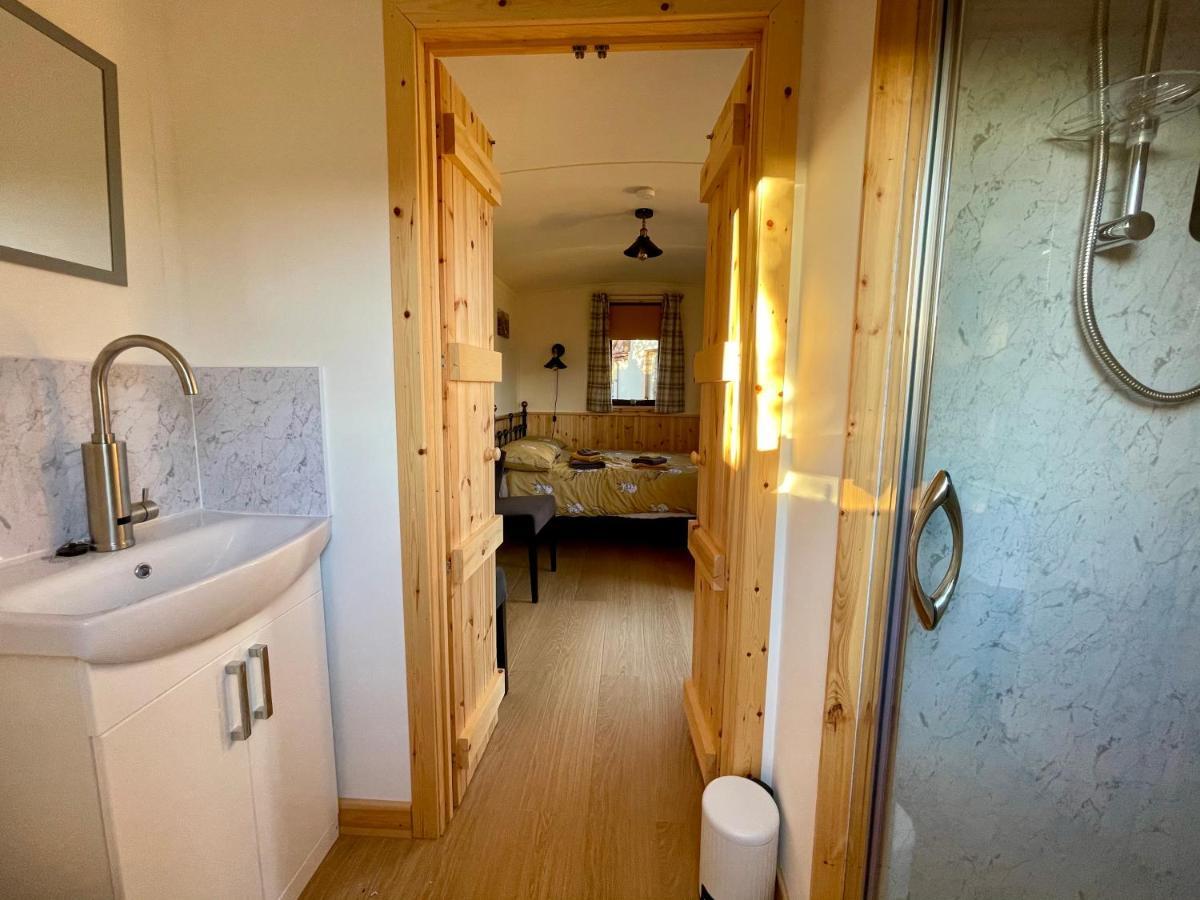 Per Ardua Shepherds Hut Fort William Exterior foto
